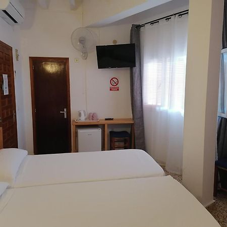 Hostal Pepe Sant Ferran de Ses Roques Exterior photo