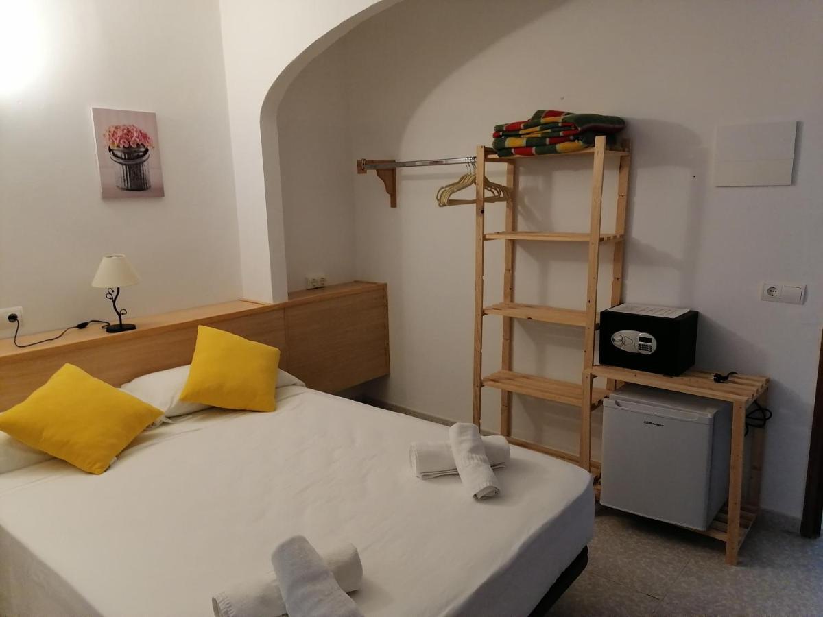 Hostal Pepe Sant Ferran de Ses Roques Exterior photo